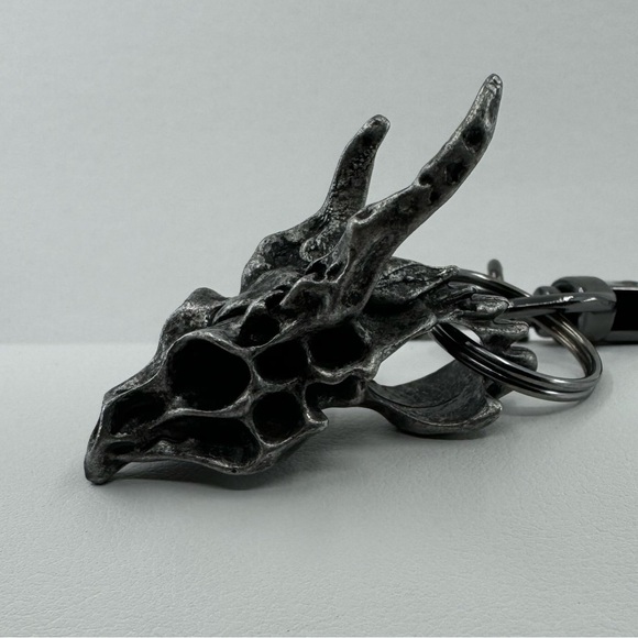 Black Dragon Skull Keychain - Picture 5 of 12